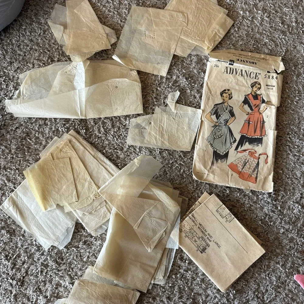 Vintage APRON Sewing Pattern Advance 5884 Cut Incomplete Decor READ DESCRIPTION
